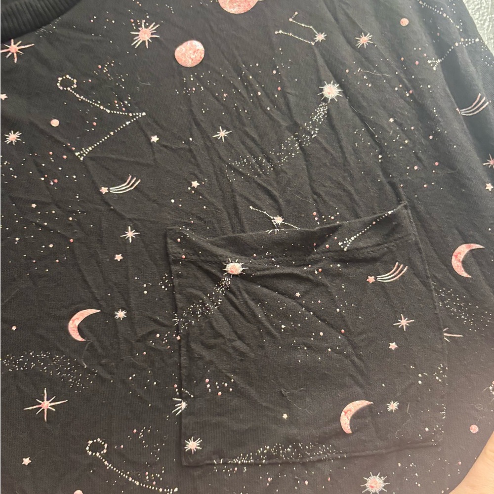 No Boundaries Black Pink Space Celestial Print Front Tie Crop Top Short Sleeve - Picture 7 of 7